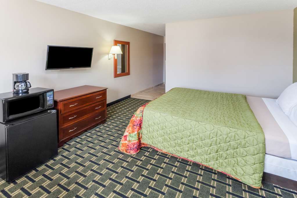 Super 8 By Wyndham Michigan City Rom bilde