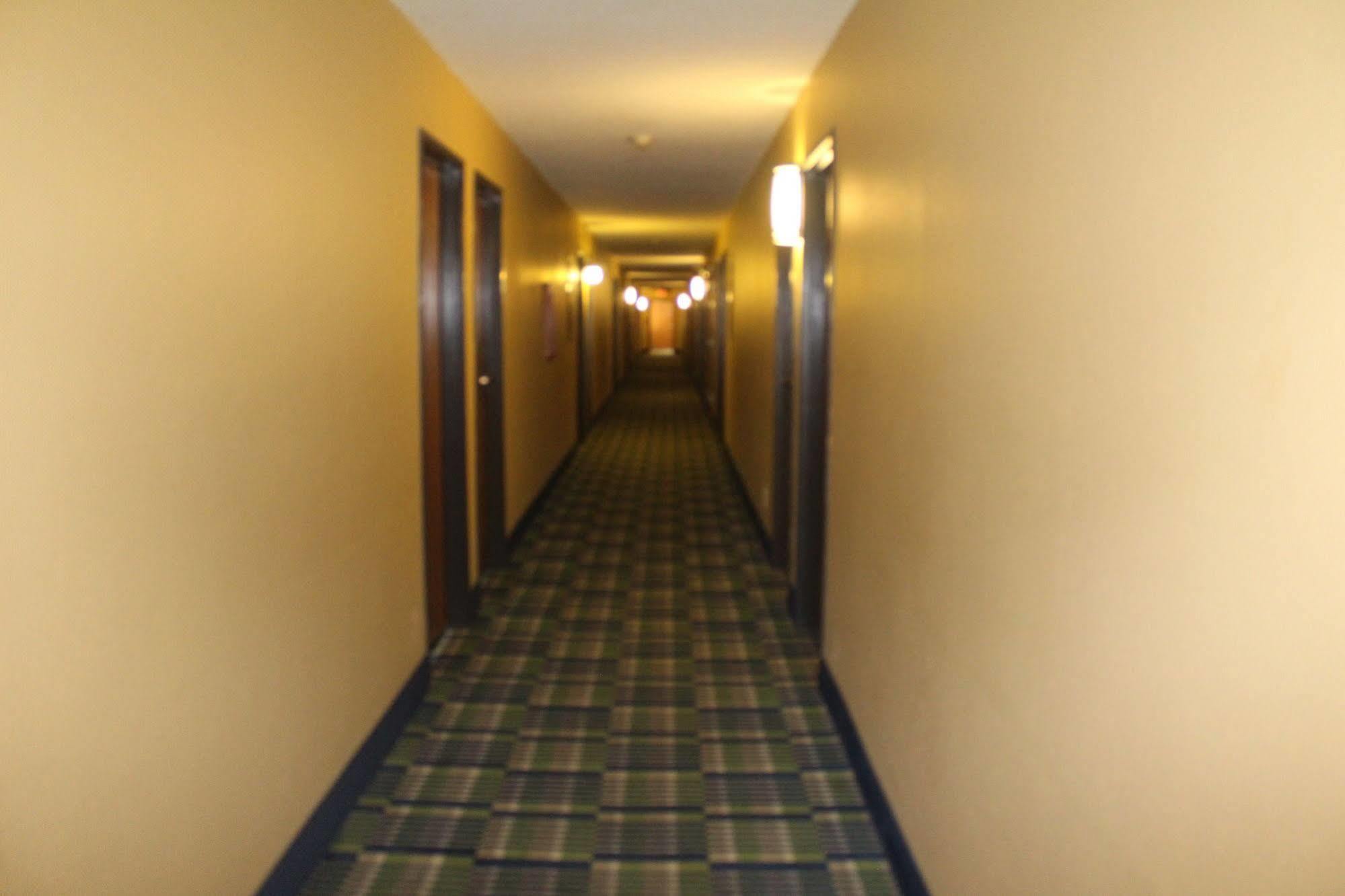 Super 8 By Wyndham Michigan City Eksteriør bilde